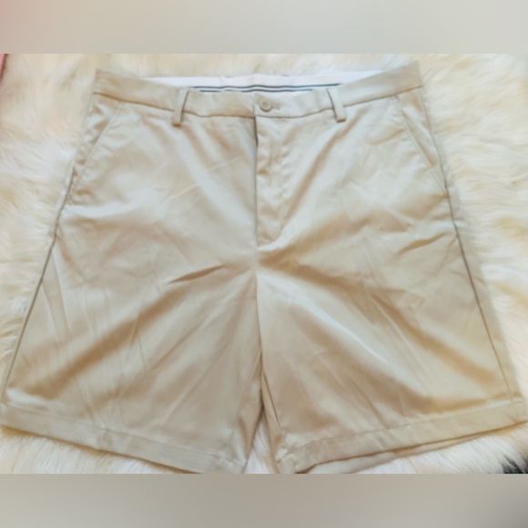 NEW Mens Classic Fit Wrinkle Free Beige Shorts Size‎ 38 - Picture 4 of 7